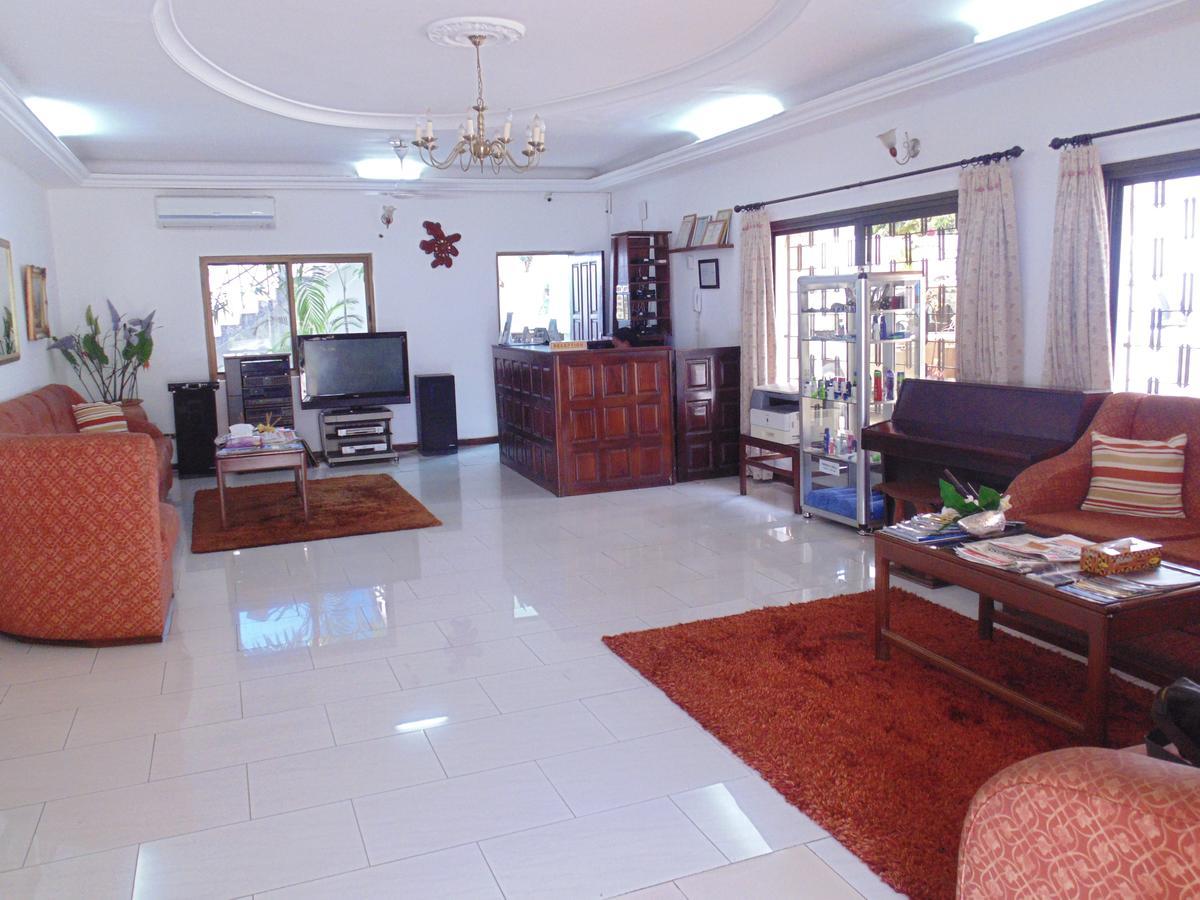 Lavender Lodge Hotel Accra Bagian luar foto