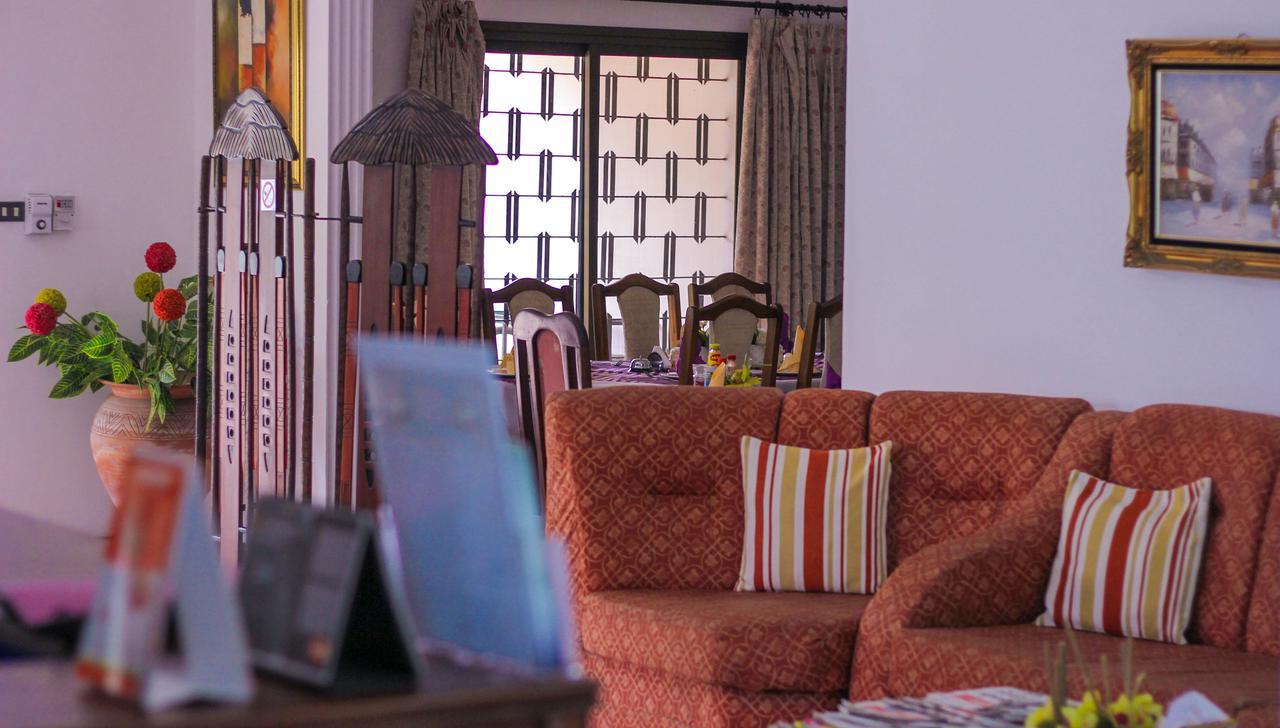 Lavender Lodge Hotel Accra Bagian luar foto