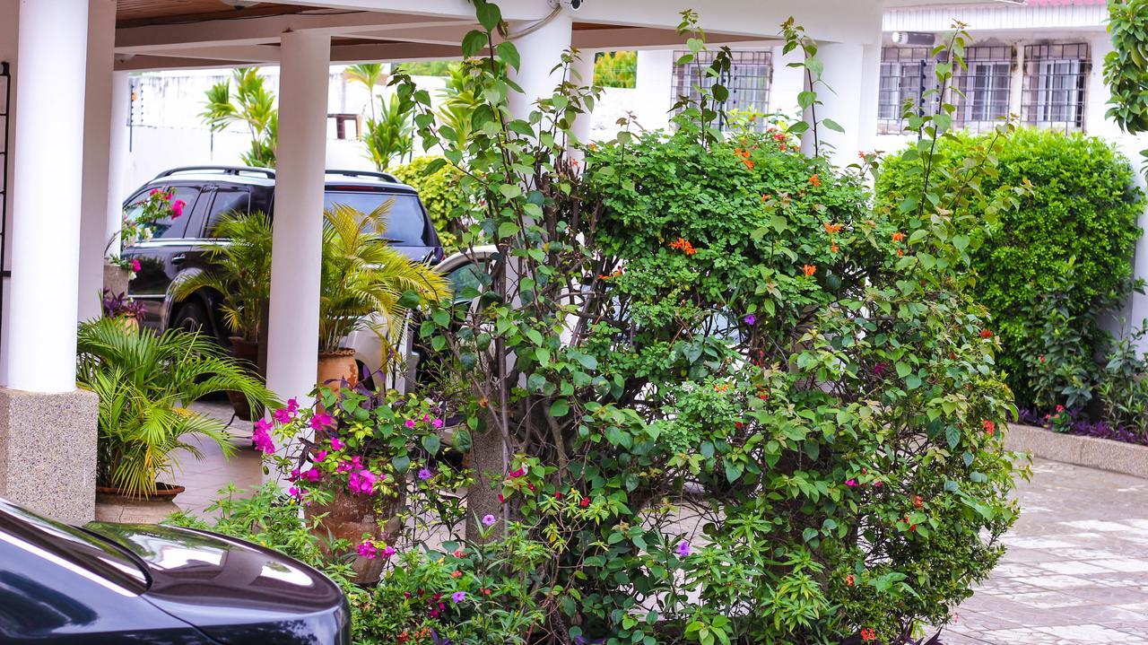 Lavender Lodge Hotel Accra Bagian luar foto