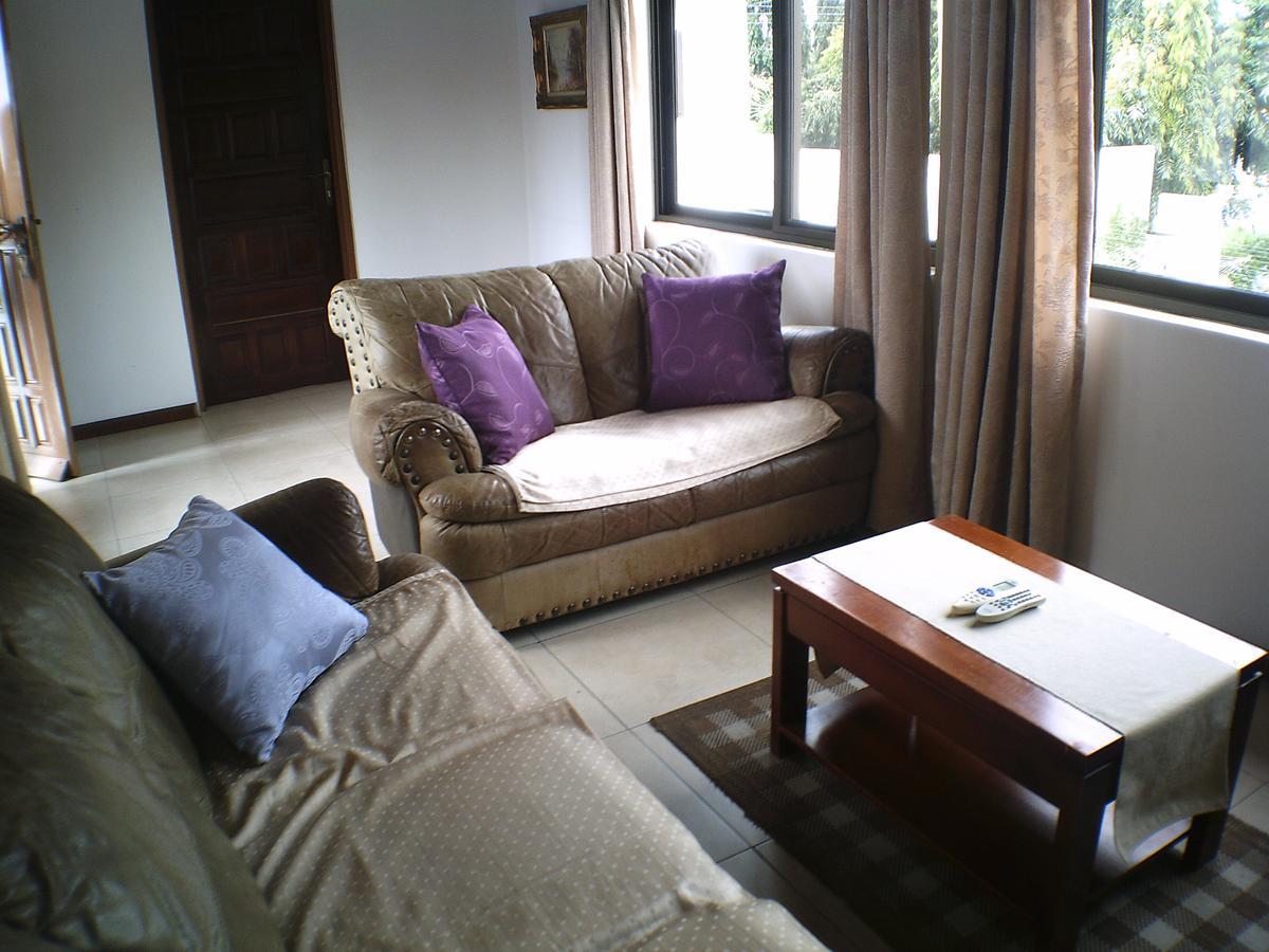 Lavender Lodge Hotel Accra Bagian luar foto