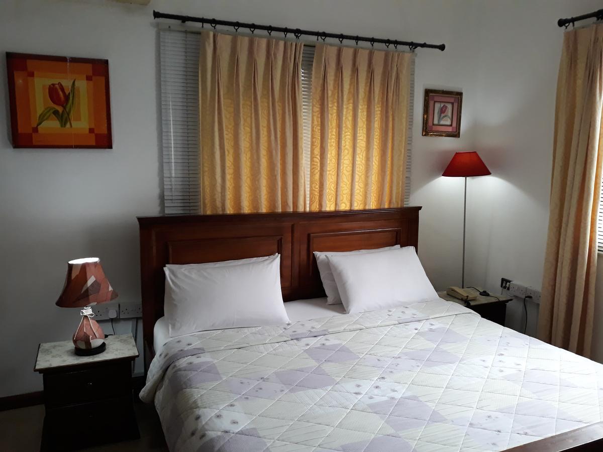 Lavender Lodge Hotel Accra Bagian luar foto